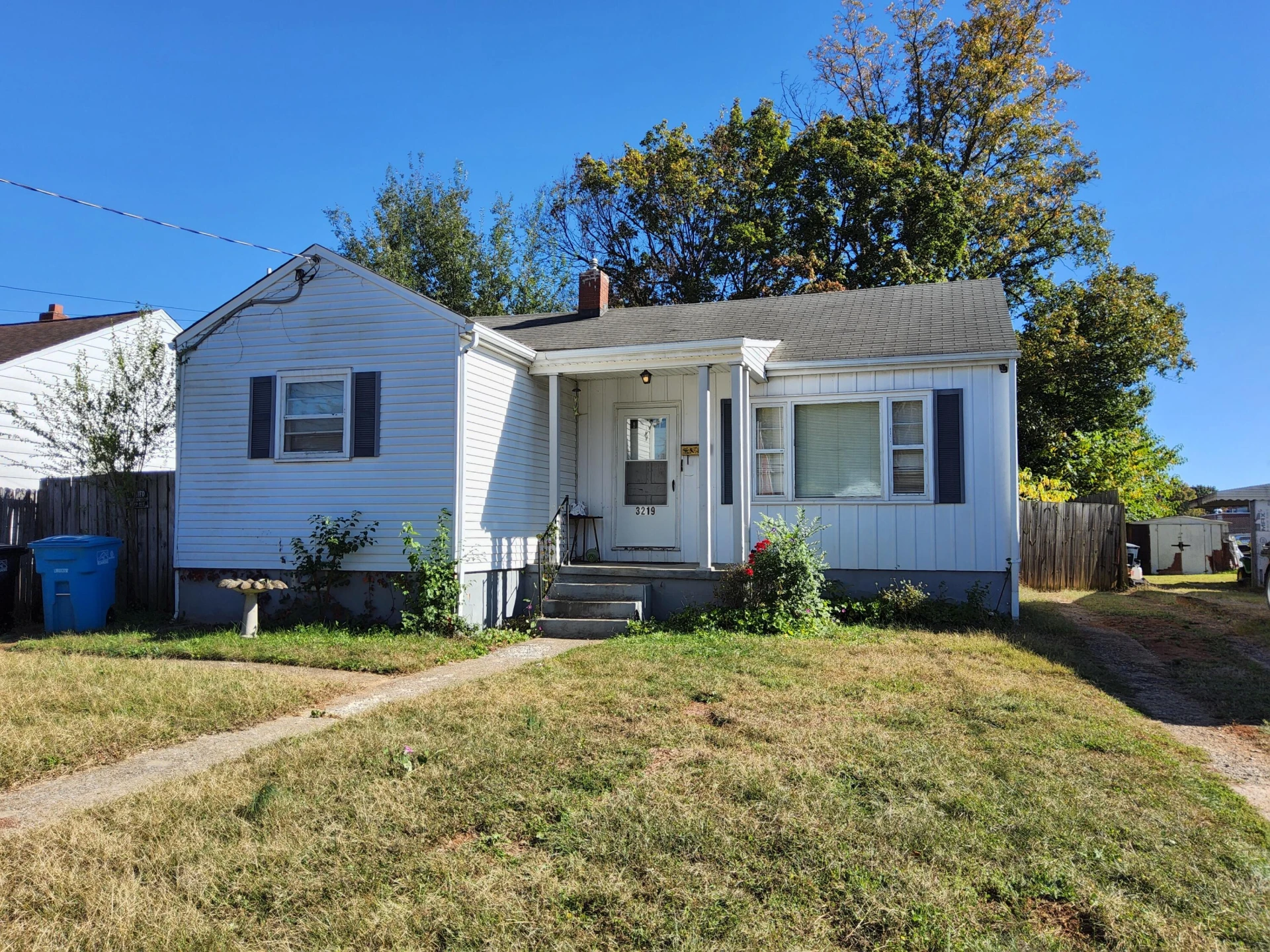 3219 Yardley DR NW - Photo 2