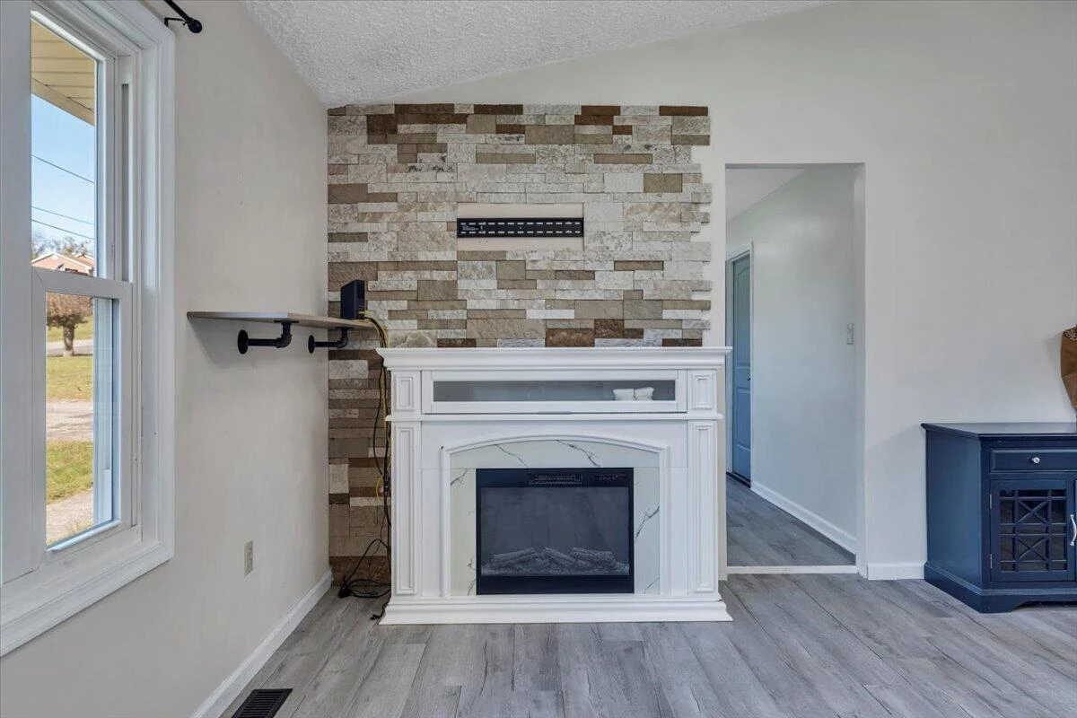 282 Lakeview DR - Photo 3