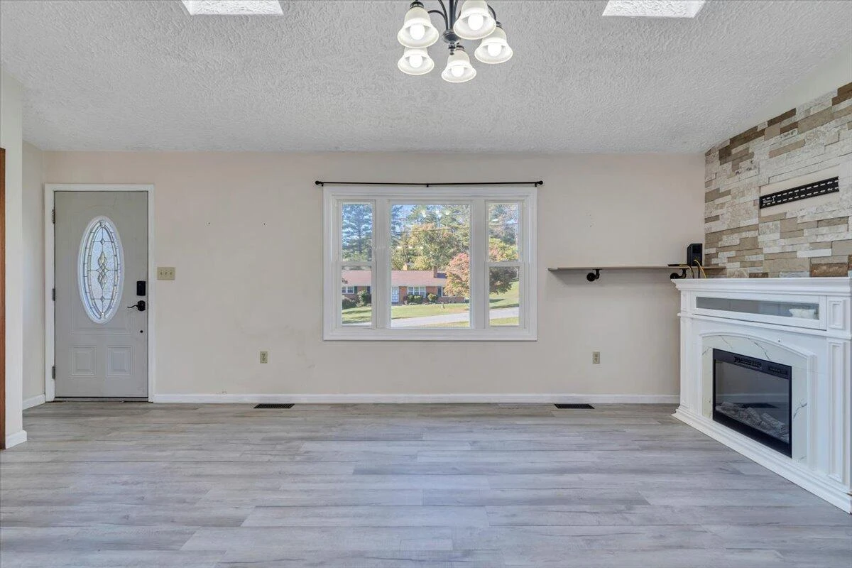 282 Lakeview DR - Photo 4