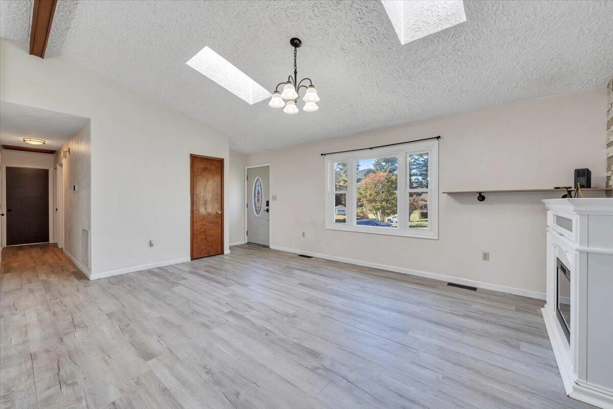 282 Lakeview DR - Photo 5