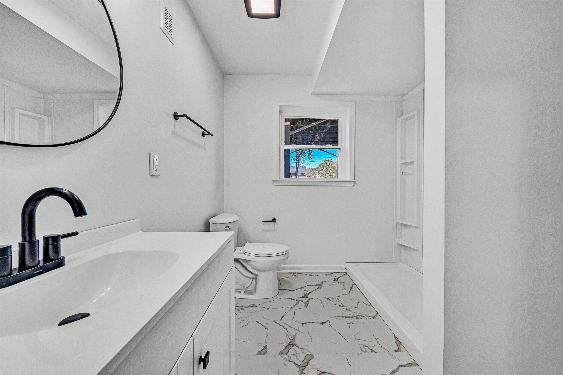 3344 Crittendon AVE NW - Photo 16