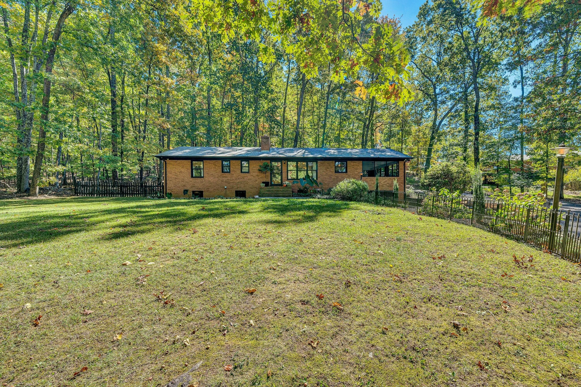 2673 Parkview DR - Photo 2