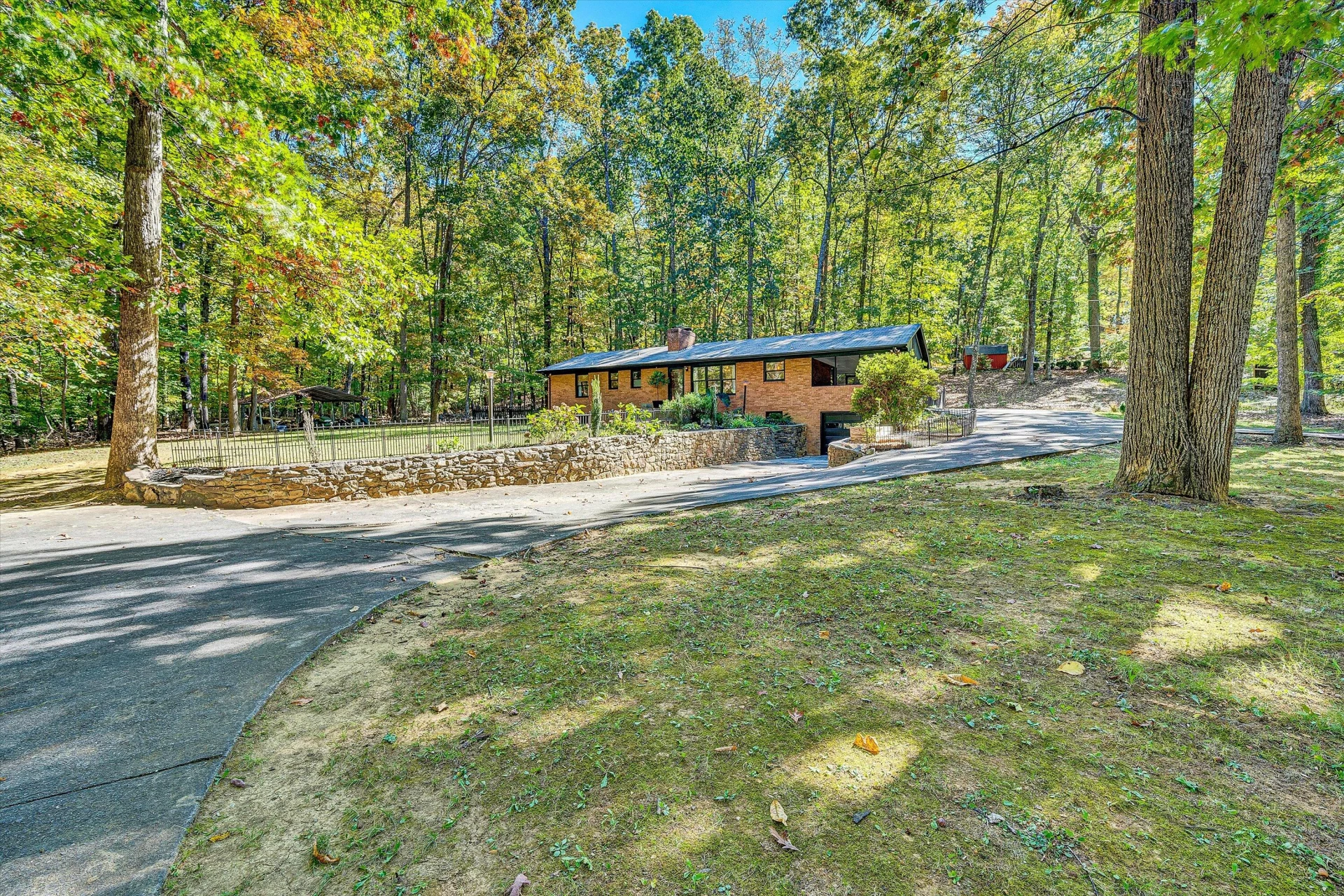 2673 Parkview DR - Photo 4
