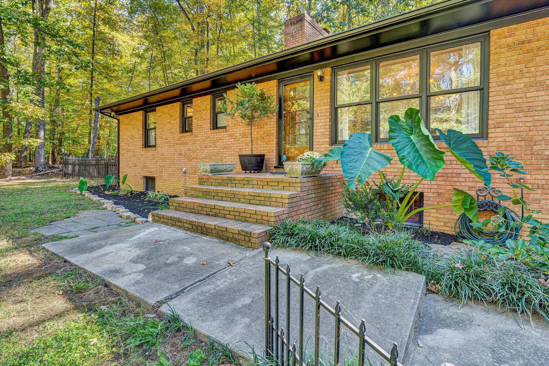2673 Parkview DR - Photo 6