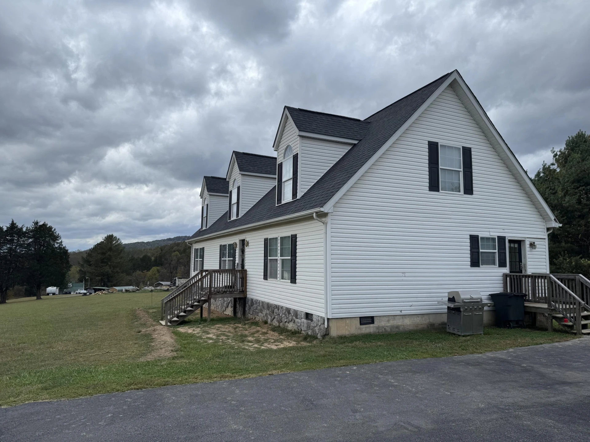 6165 Jordantown RD - Photo 3