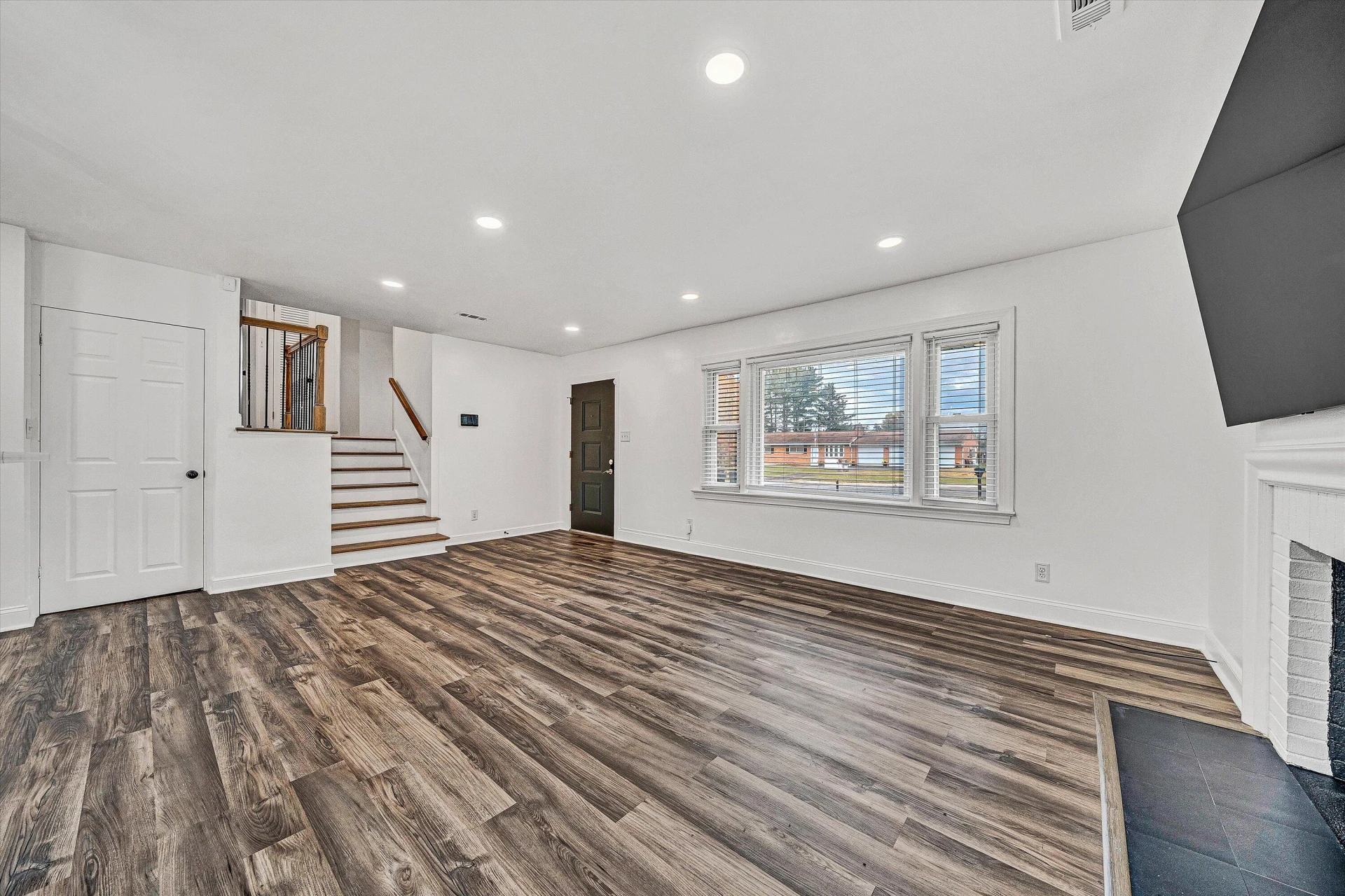 4429 Ben ST NW - Photo 4