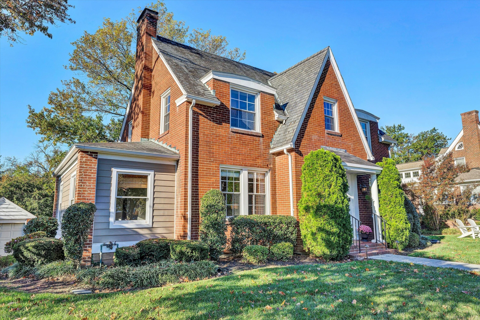 141 Lewis AVE - Photo 4