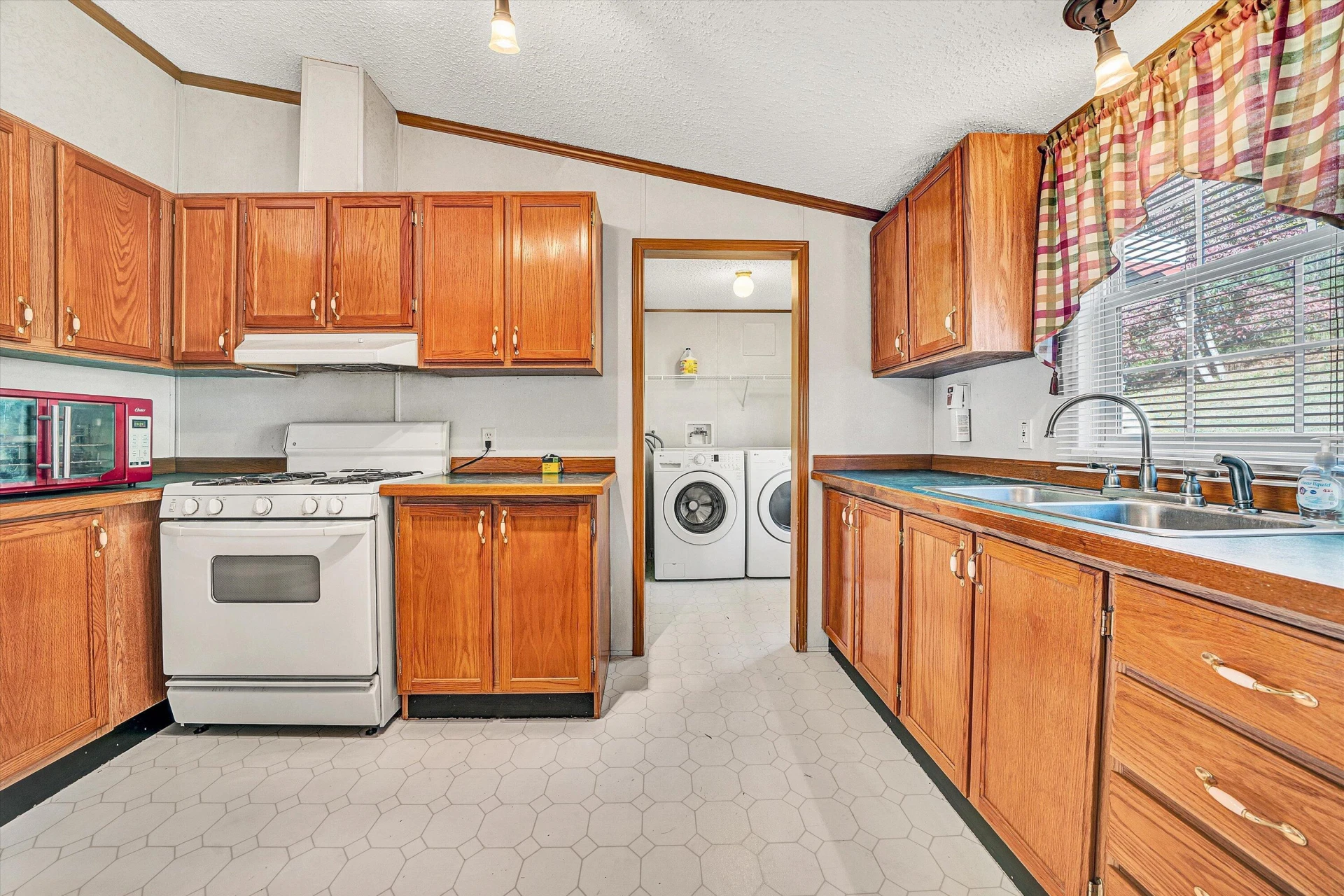 6735 BLACKSBURG RD - Photo 13