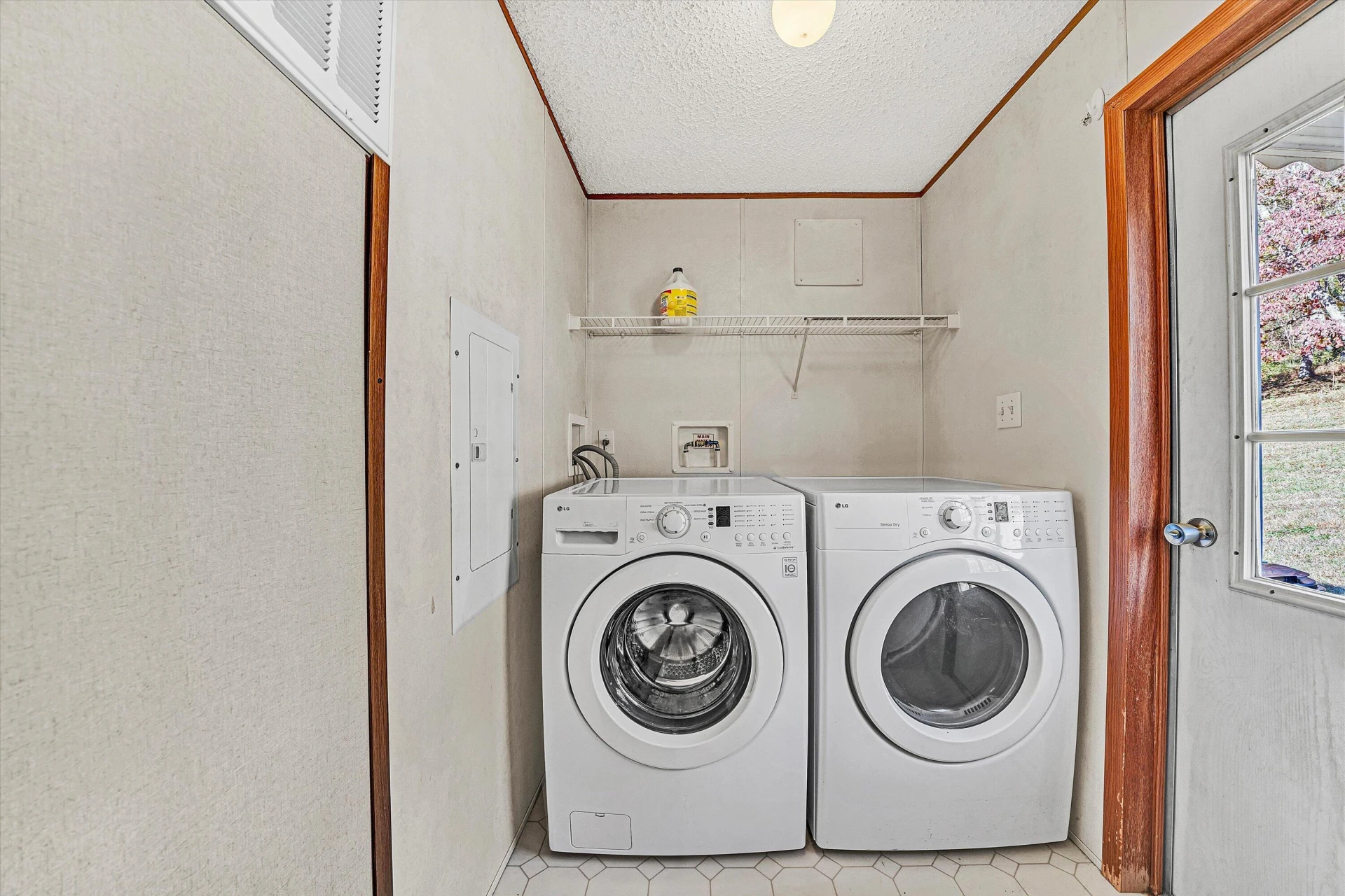 6735 BLACKSBURG RD - Photo 14