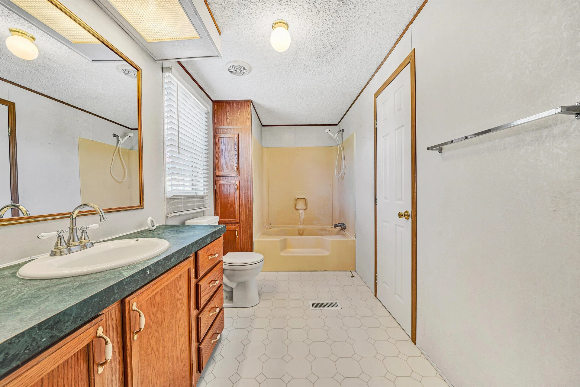 6735 BLACKSBURG RD - Photo 21