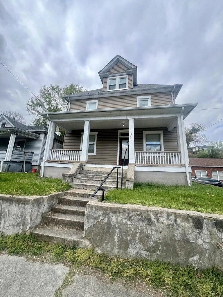 535 MADISON AVE NW - Photo 2