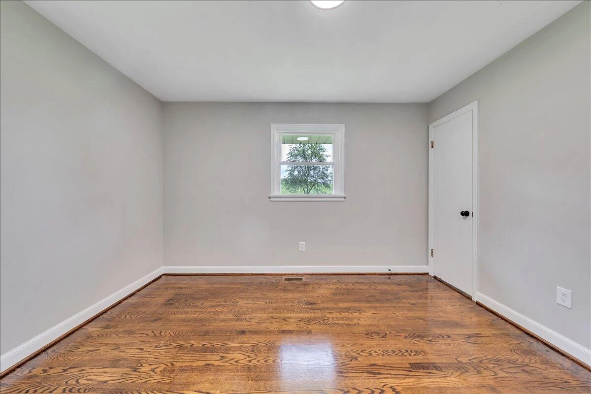 144 Maple AVE - Photo 14