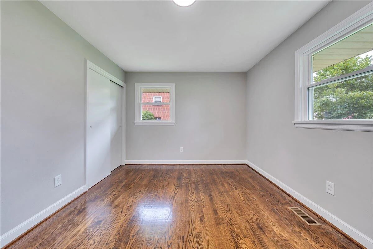 144 Maple AVE - Photo 15