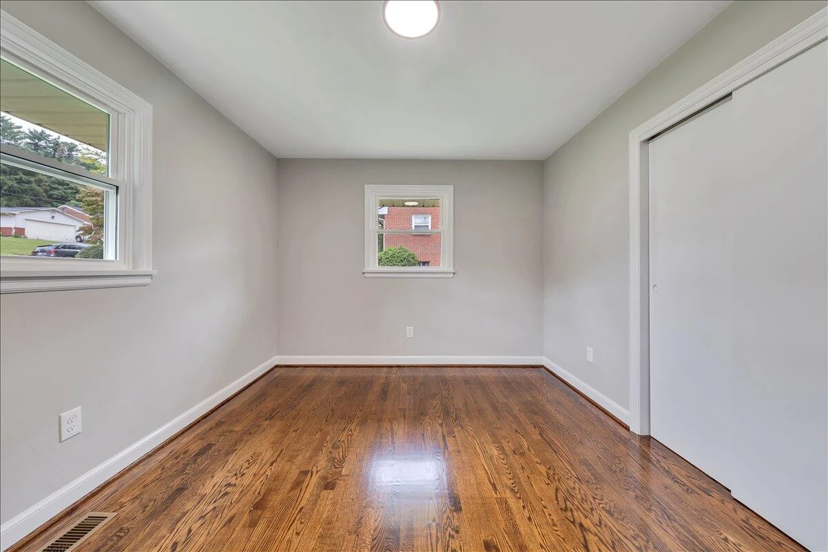144 Maple AVE - Photo 17