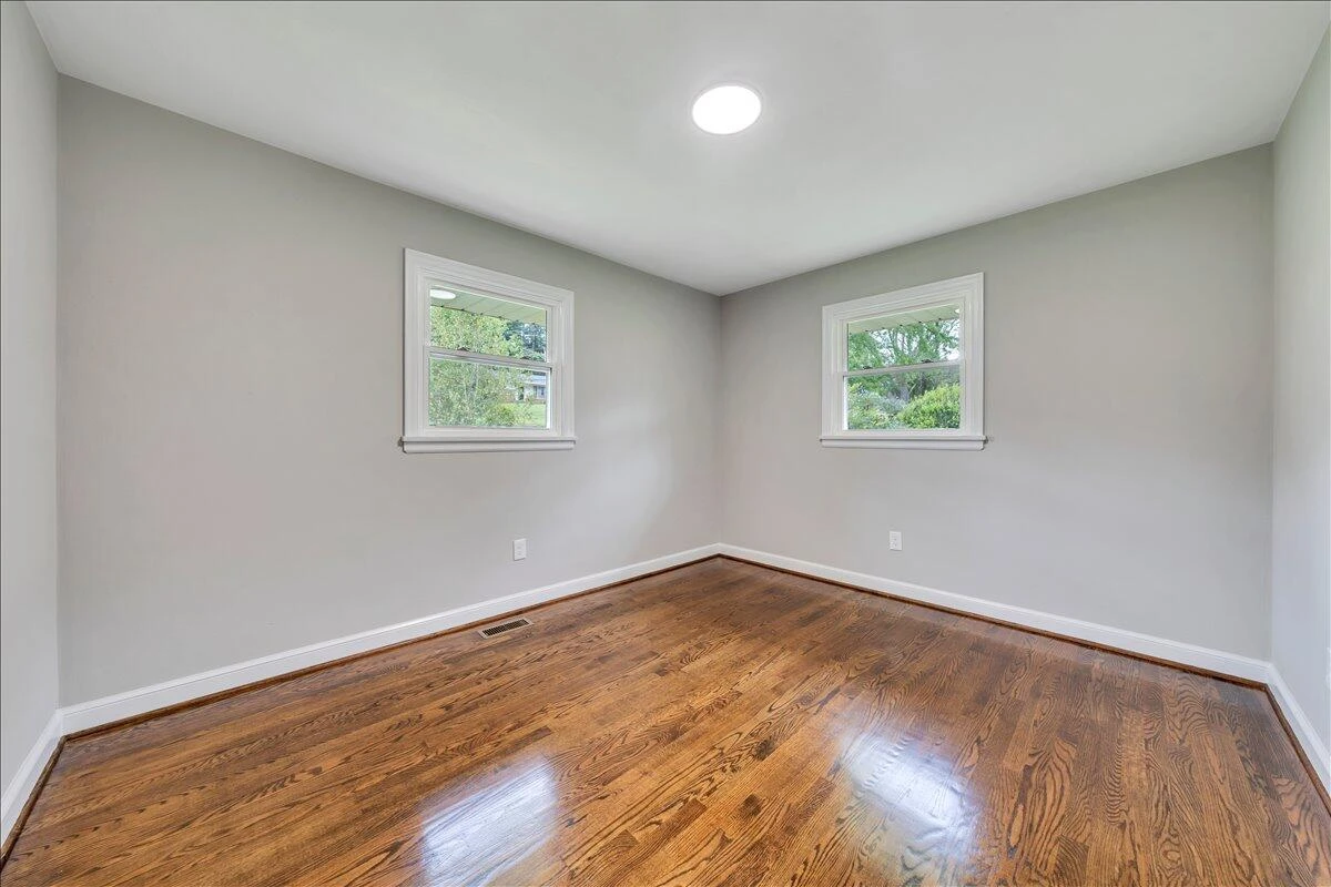 144 Maple AVE - Photo 18