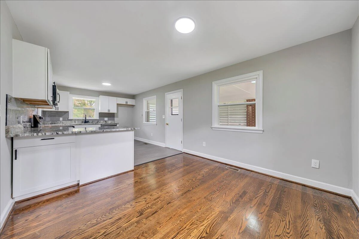 144 Maple AVE - Photo 32