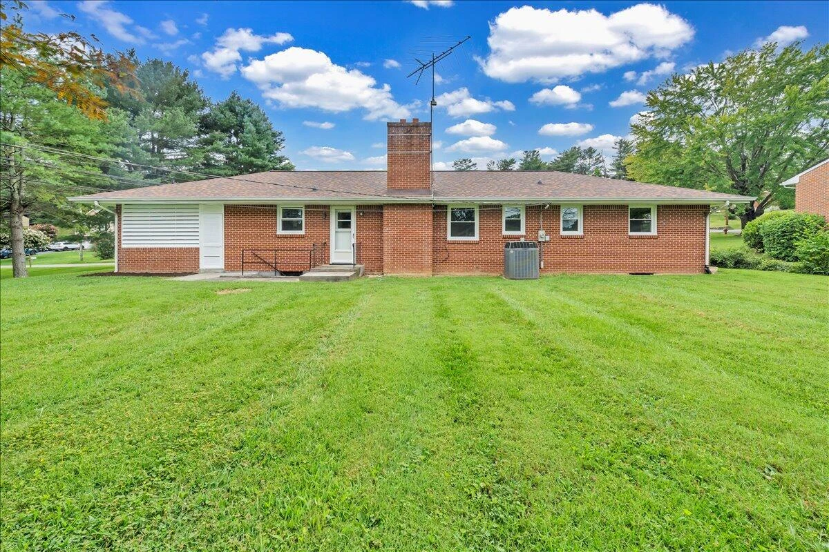 144 Maple AVE - Photo 7