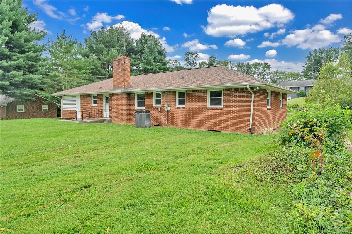 144 Maple AVE - Photo 8