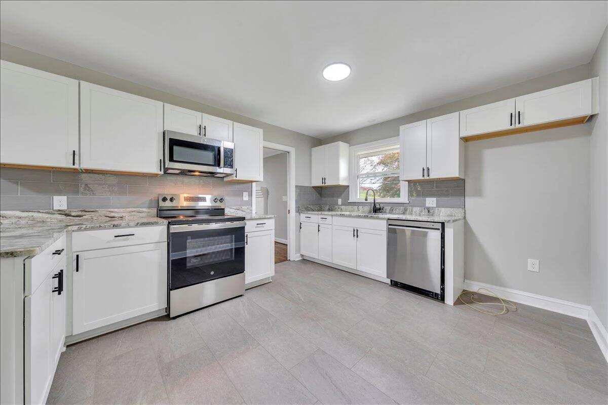 144 Maple AVE - Photo 9