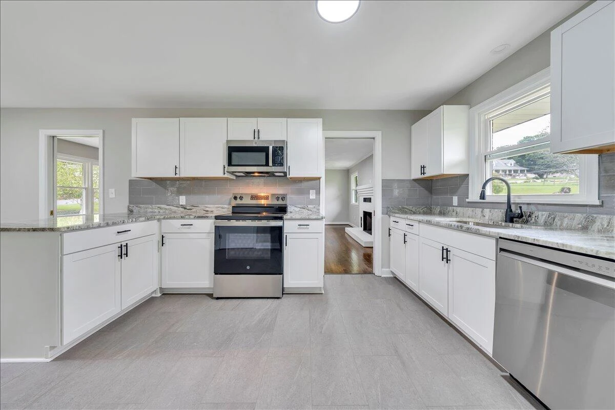 144 Maple AVE - Photo 10