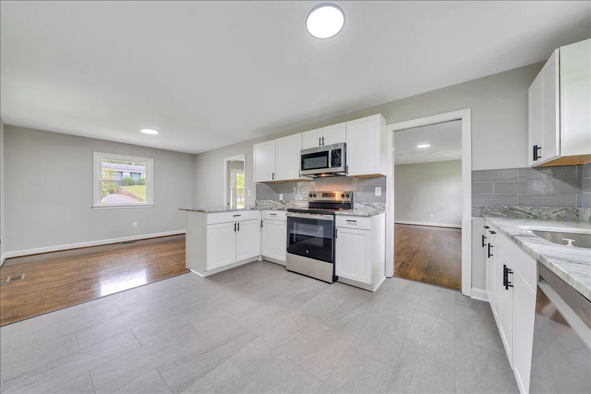 144 Maple AVE - Photo 11