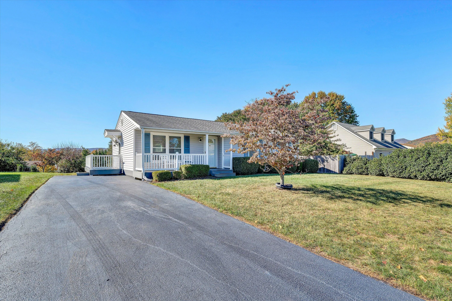 4872 Lantern ST - Photo 3