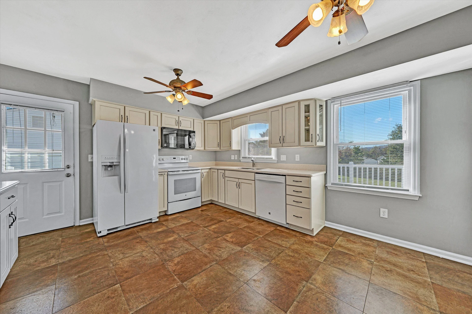 4872 Lantern ST - Photo 9