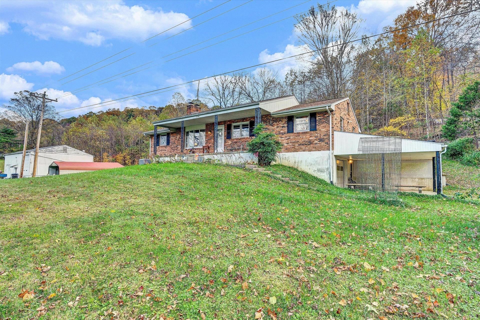 7796 Newport RD - Photo 2
