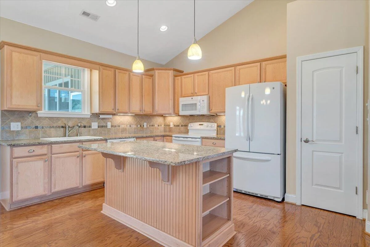 156 Altamira DR - Photo 14