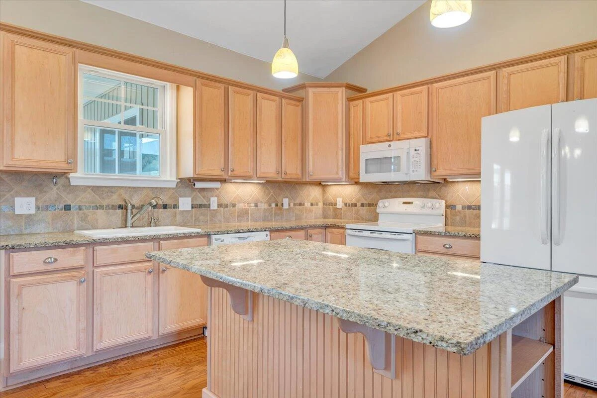 156 Altamira DR - Photo 15
