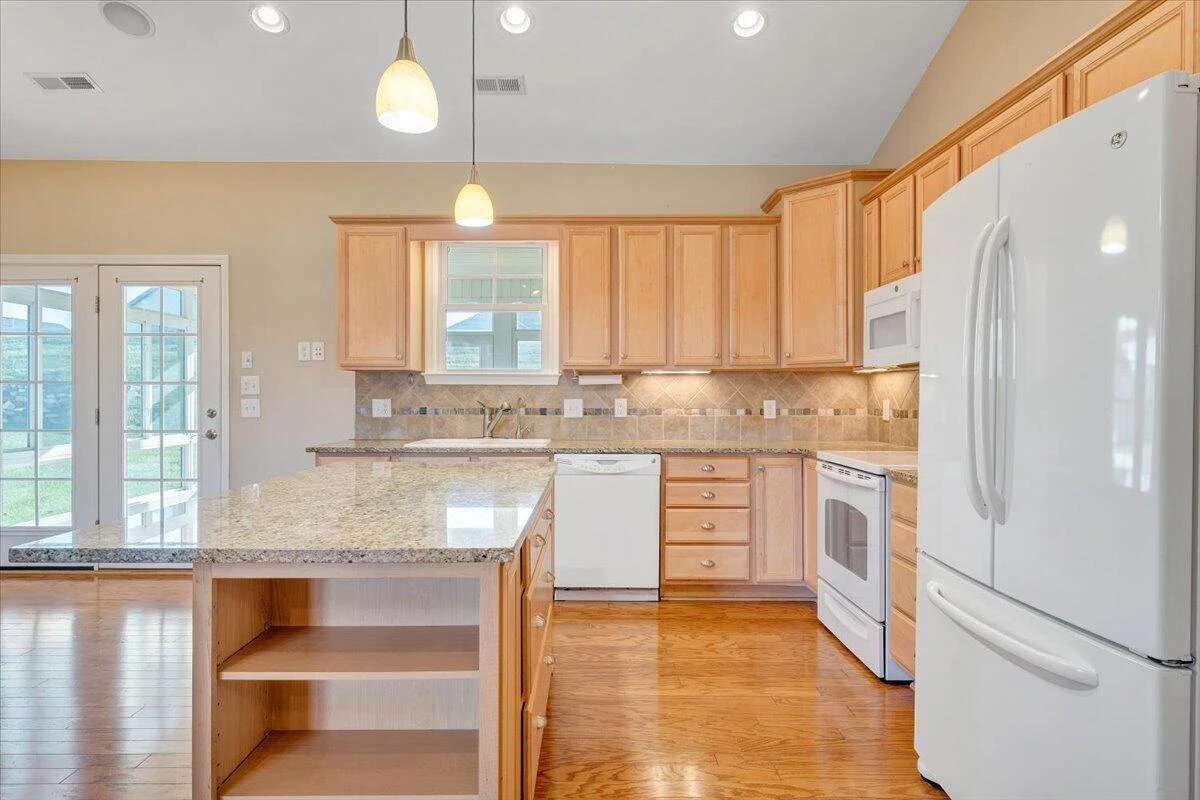 156 Altamira DR - Photo 16