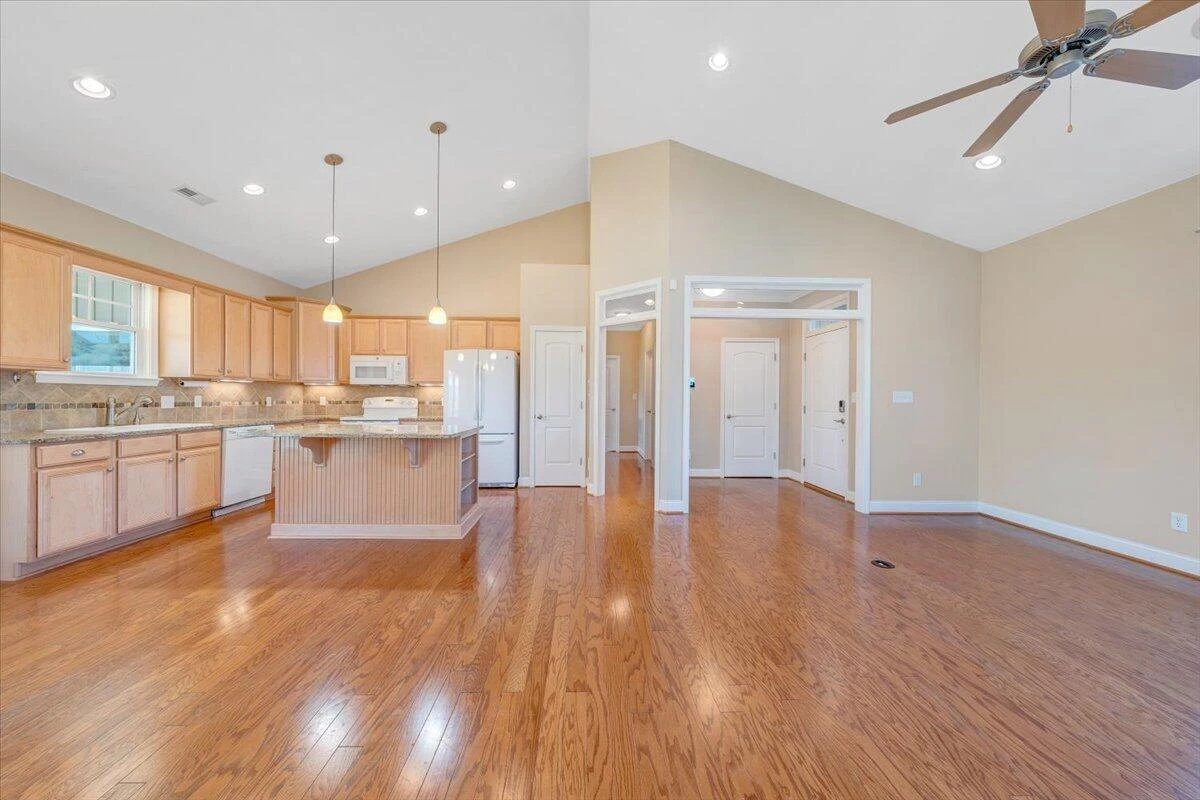 156 Altamira DR - Photo 18