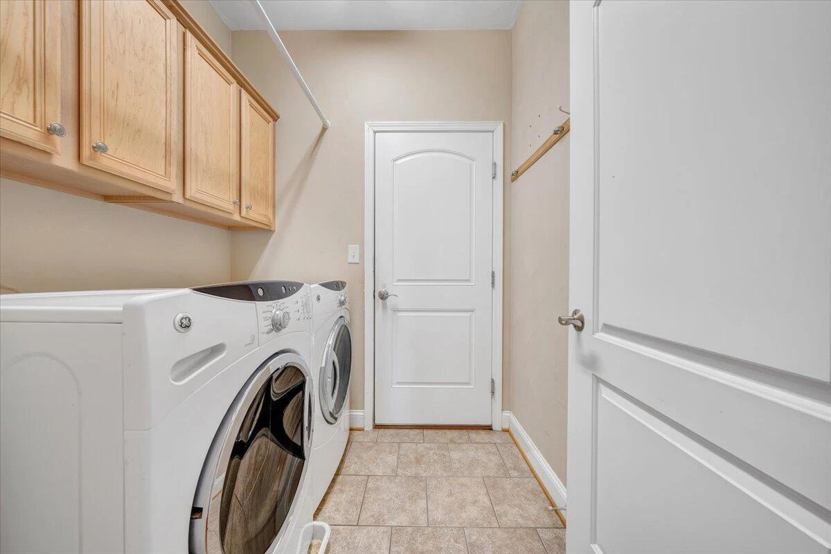 156 Altamira DR - Photo 19