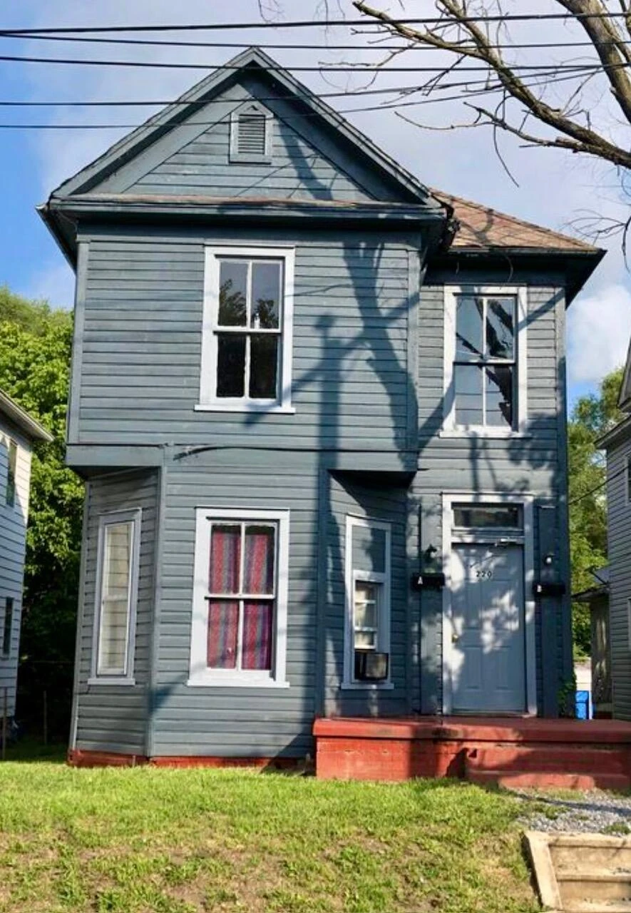220 E Main ST