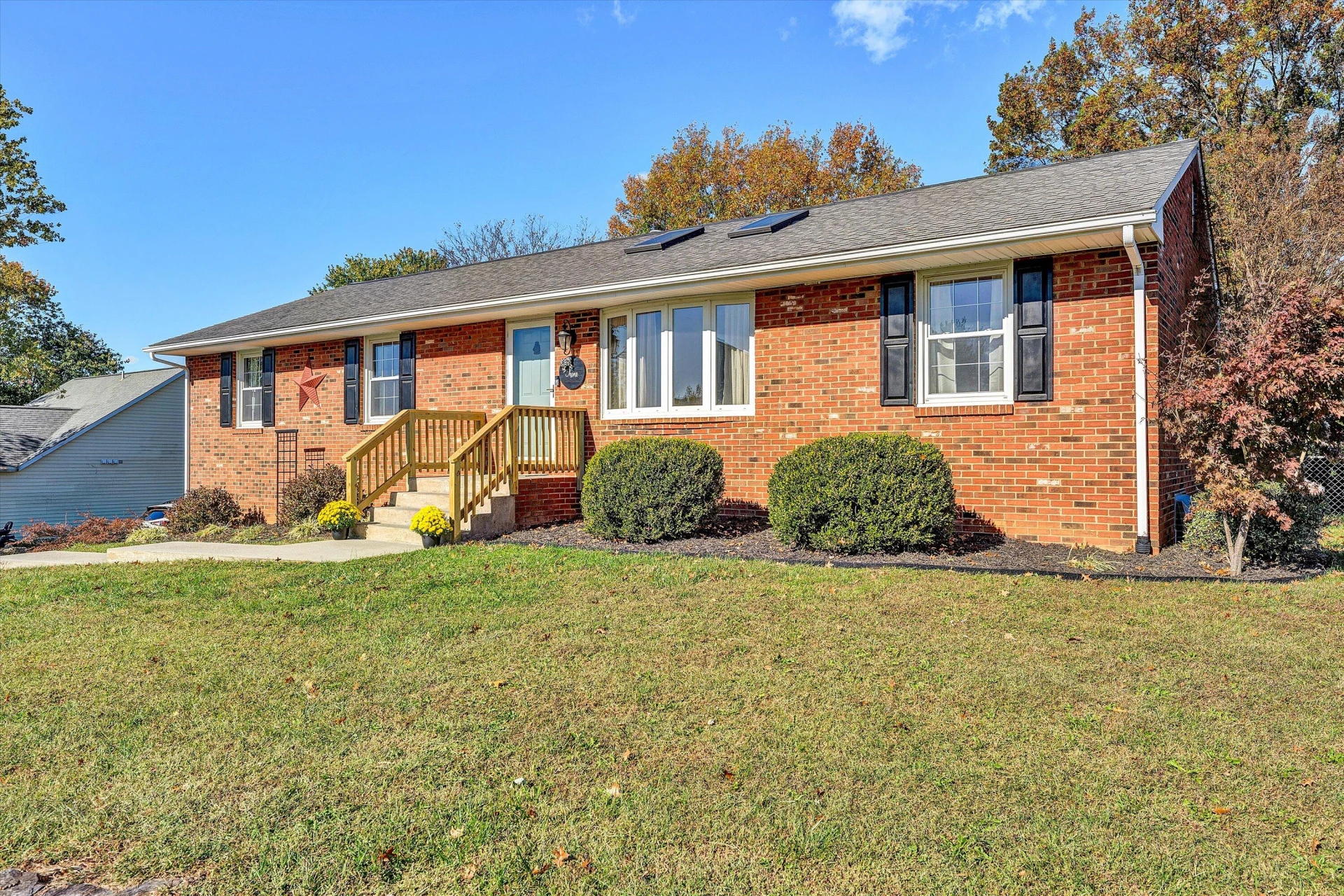 5068 JONATHAN LN