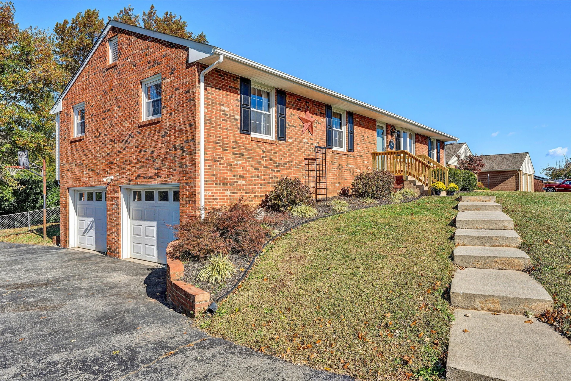 5068 JONATHAN LN - Photo 3