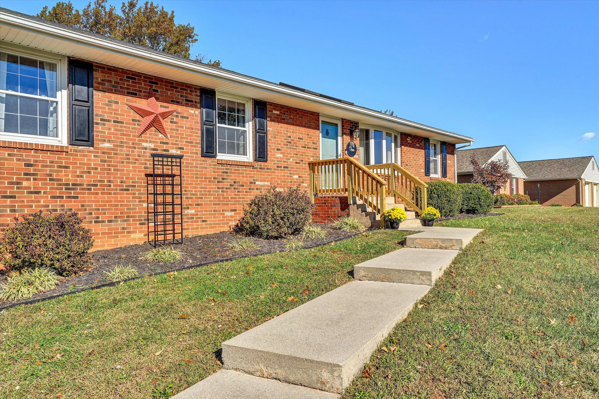 5068 JONATHAN LN - Photo 4