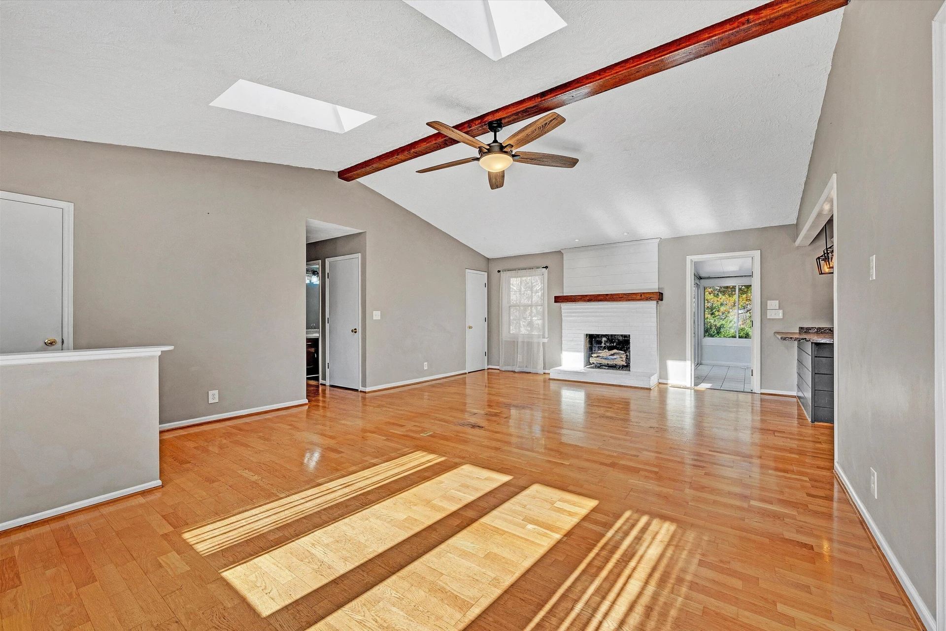 5068 JONATHAN LN - Photo 9