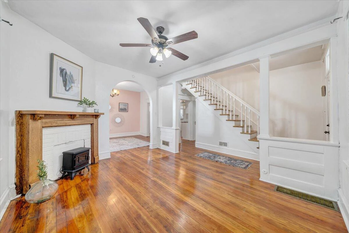 1008 5th ST SE - Photo 9