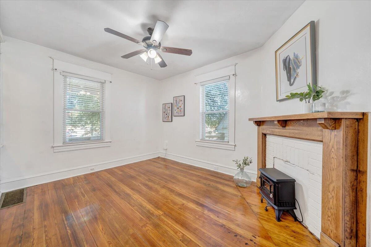 1008 5th ST SE - Photo 10