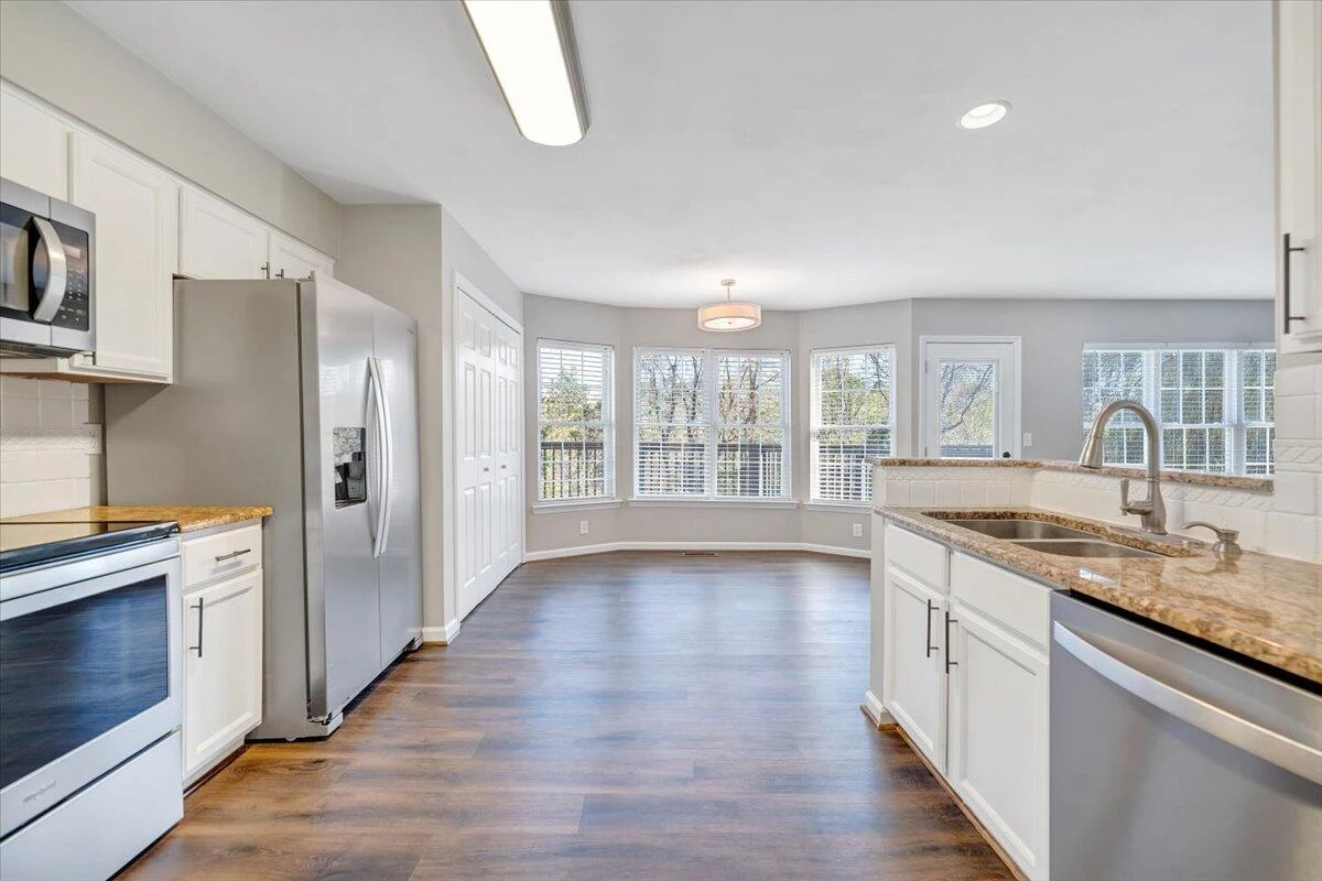 226 Bush DR - Photo 12