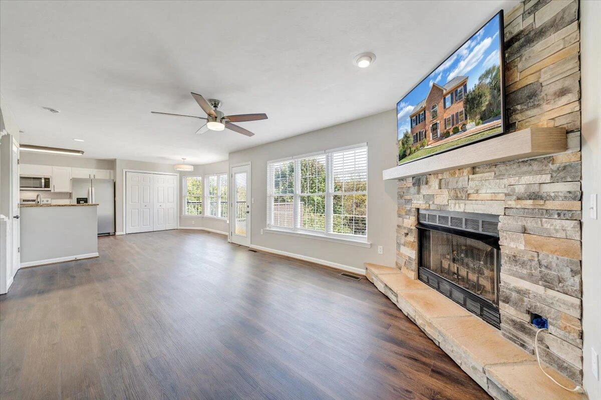226 Bush DR - Photo 16