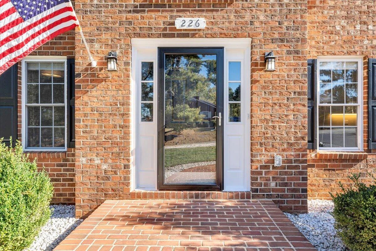 226 Bush DR - Photo 2