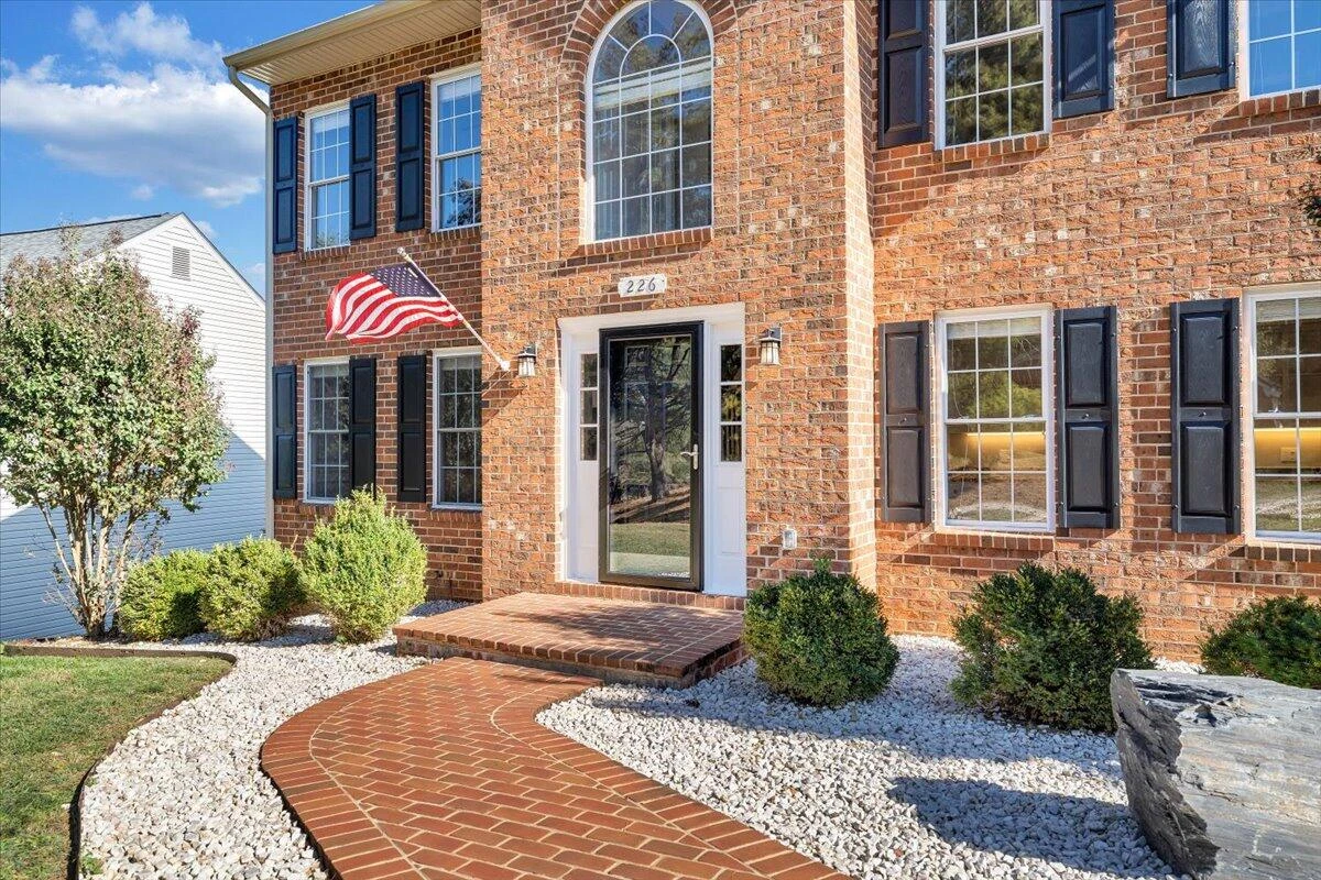 226 Bush DR - Photo 3