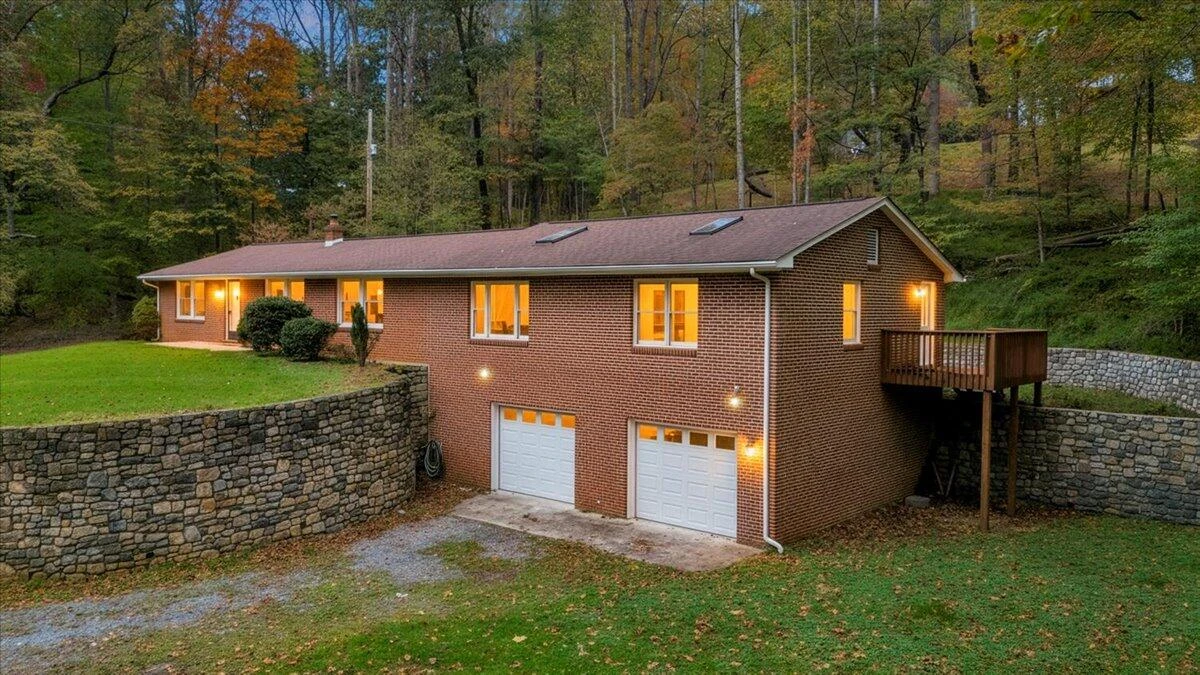 5225 Pitzer RD - Photo 2
