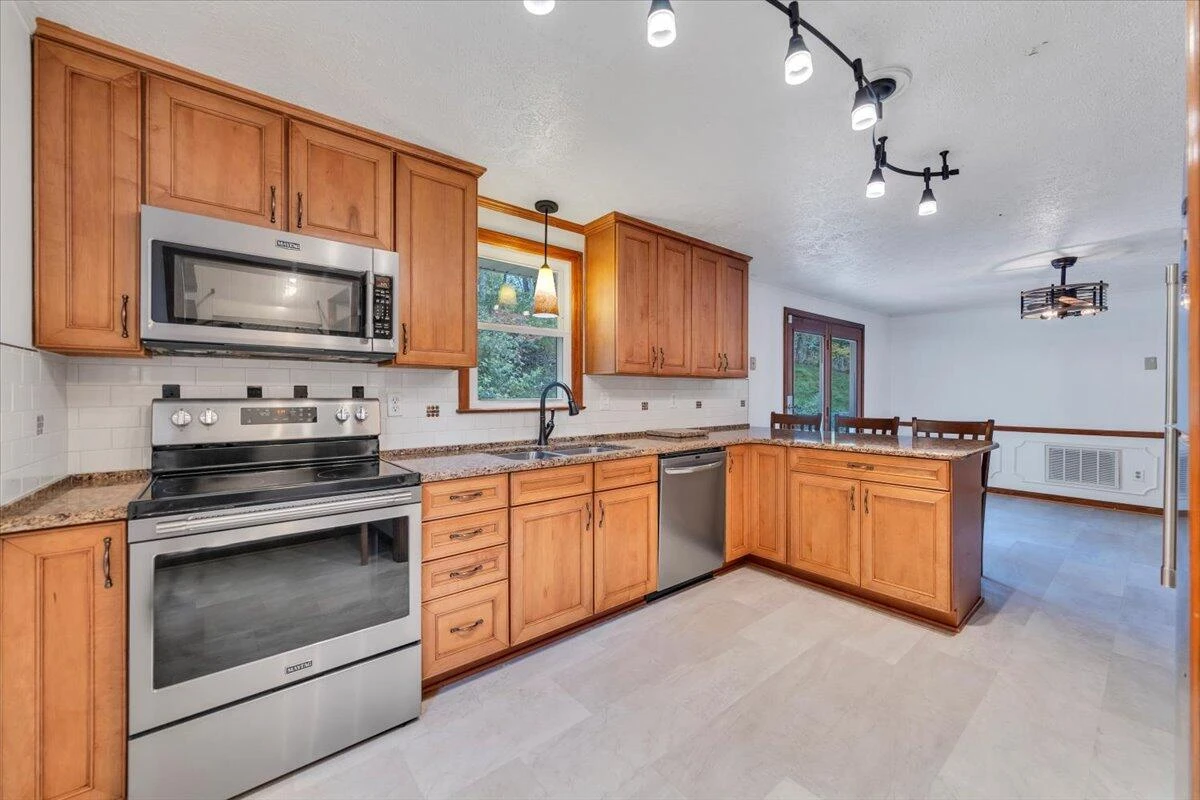 5225 Pitzer RD - Photo 5