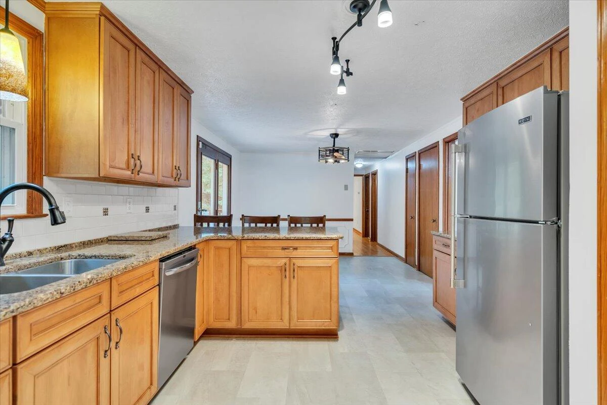 5225 Pitzer RD - Photo 7