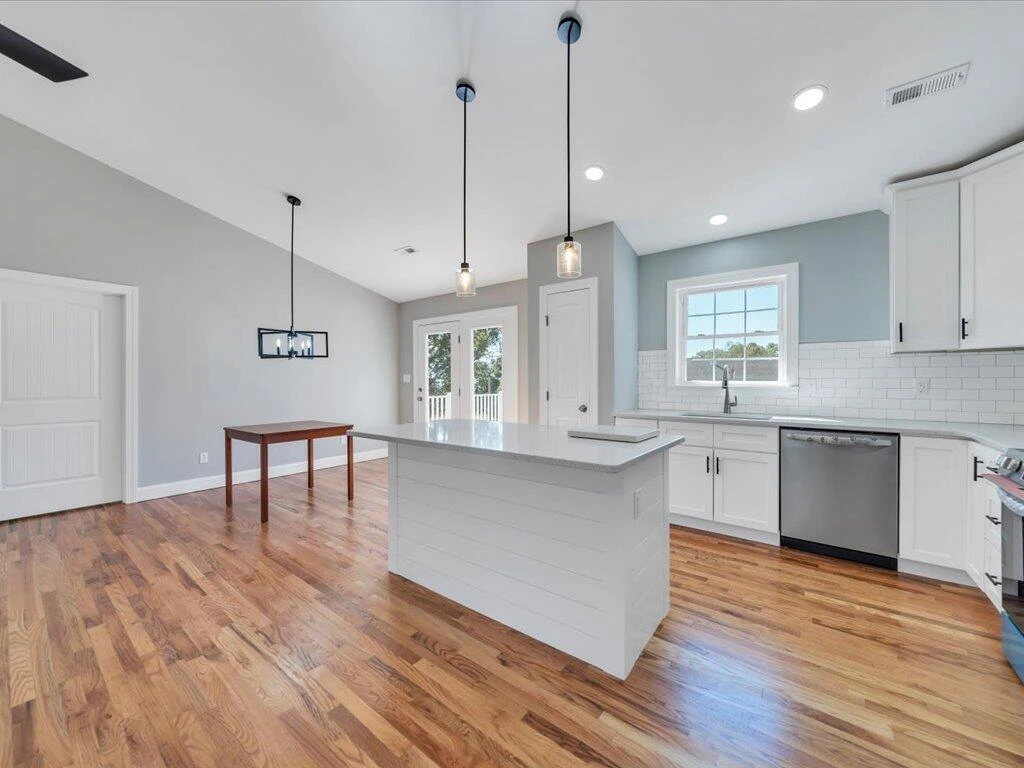 1100 Oakgrove AVE - Photo 10