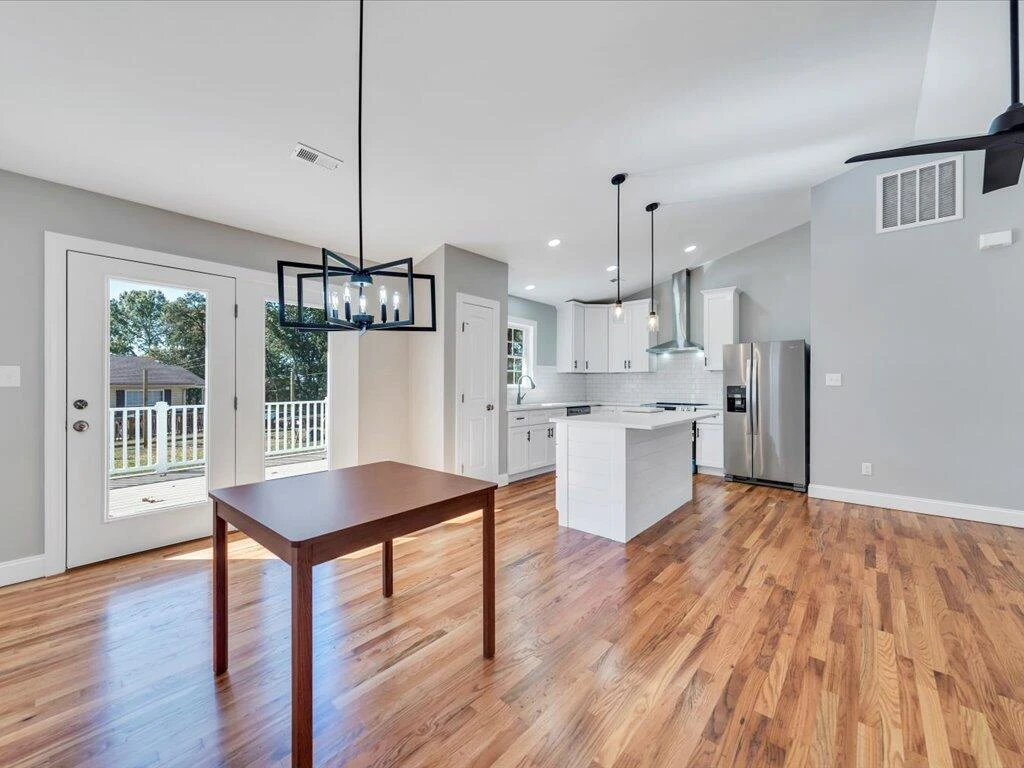 1100 Oakgrove AVE - Photo 14