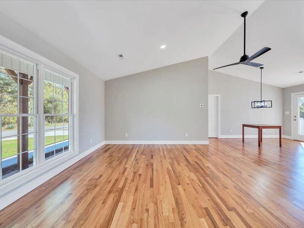 1100 Oakgrove AVE - Photo 3